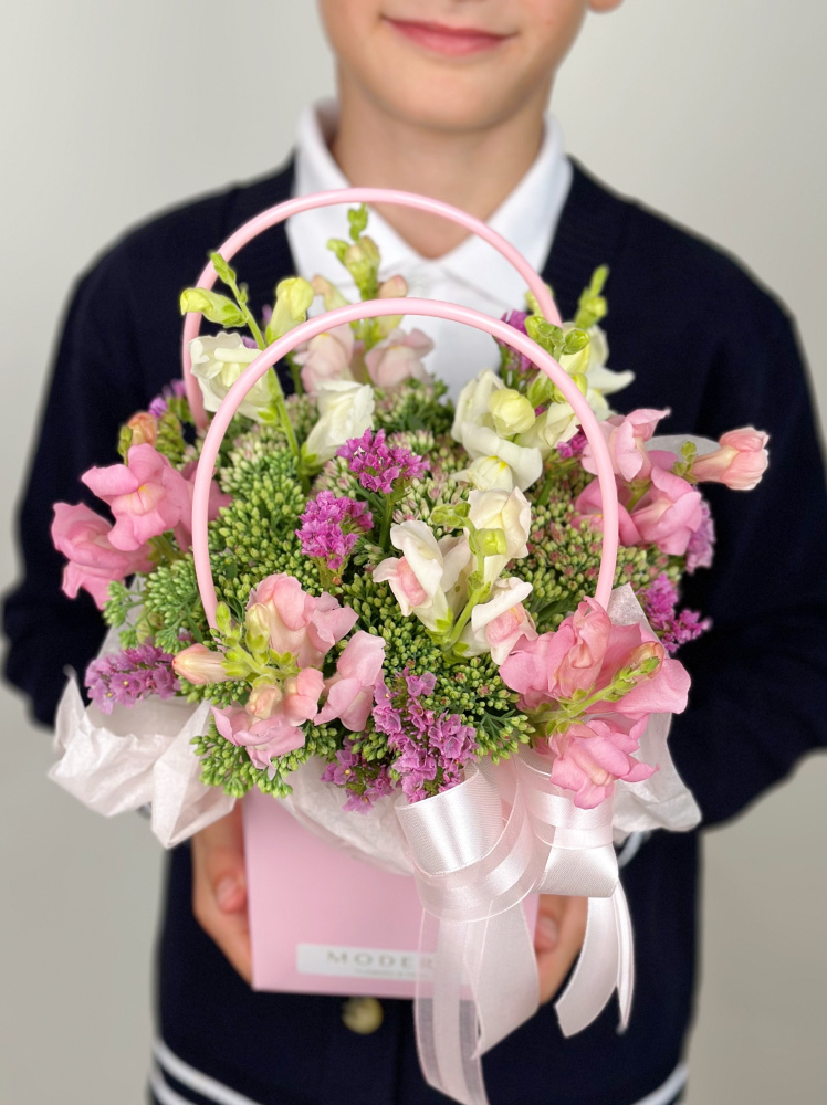 НЕЖНАЯ КОМПОЗИЦИЯ В ПАКЕТЕ С РУЧКАМИ НЕЖНАЯ КОМПОЗИЦИЯ В ПАКЕТЕ С РУЧКАМИ