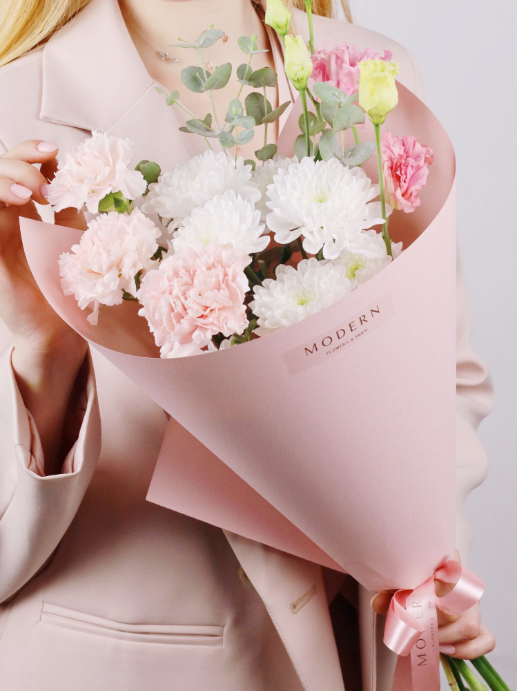 БУКЕТ ИЗ СТОЙКИХ ЦВЕТОВ С ЭВКАЛИПТОМ