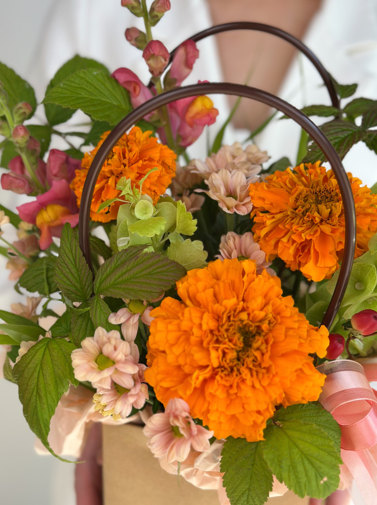 КОМПОЗИЦИЯ С ОСЕННИМИ ФЕРМЕРСКИМИ ЦВЕТАМИ КОМПОЗИЦИЯ С ОСЕННИМИ ФЕРМЕРСКИМИ ЦВЕТАМИ