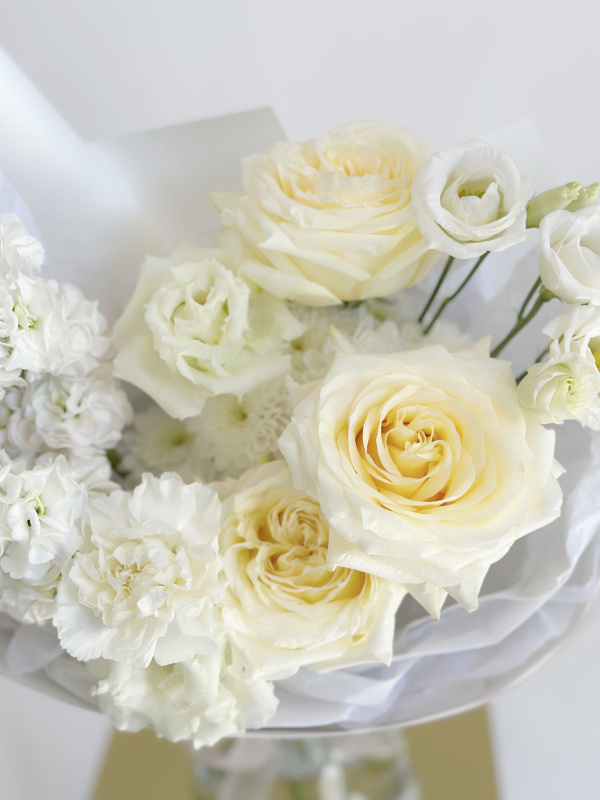 БУКЕТ ПИОНОВИДНАЯ РОЗА, ЭУСТОМА, МАТТИОЛА