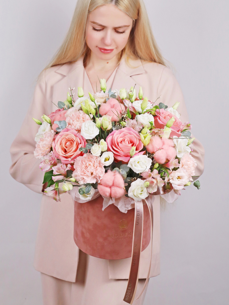 НЕЖНАЯ КОМПОЗИЦИЯ В БАРХАТНОЙ КОРОБКЕ С РОЗОЙ